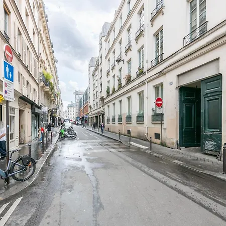 Rooftop Views Cosy Separate Living Parigi