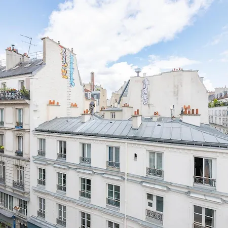 Rooftop Views Cosy Separate Living Parigi