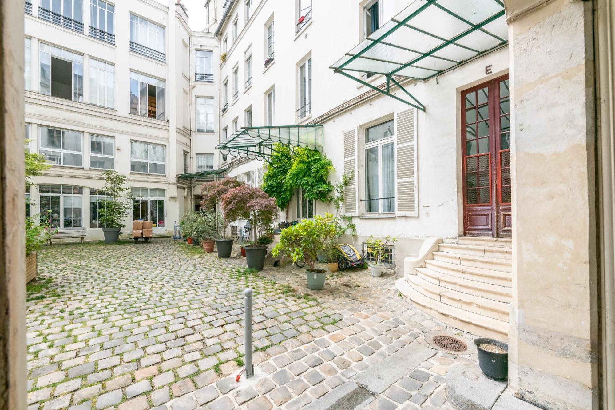 Cozy 1 Bedroom In & Rooftop Views Appartamento